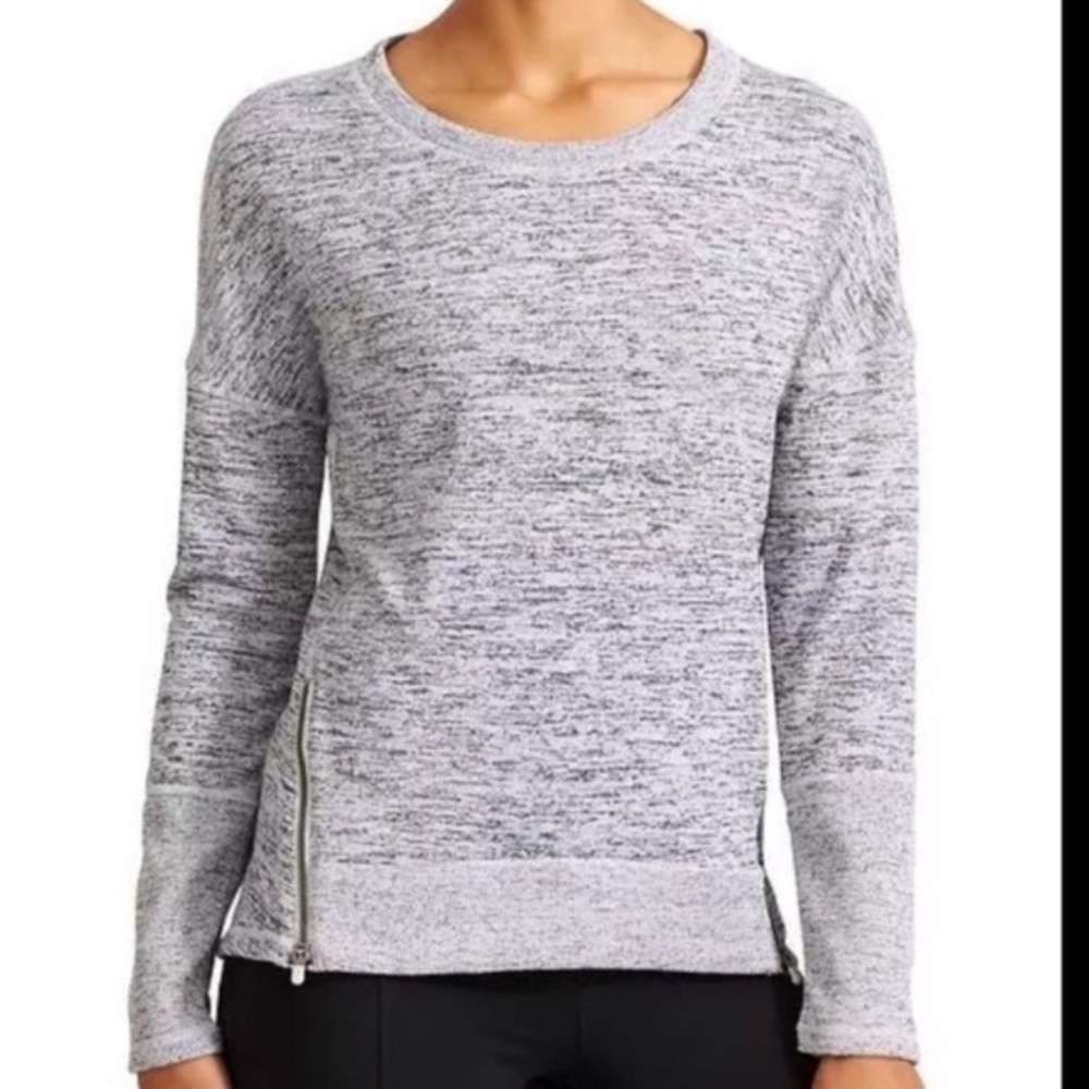 Athleta Blissful Sharkbite Top Grey Heather